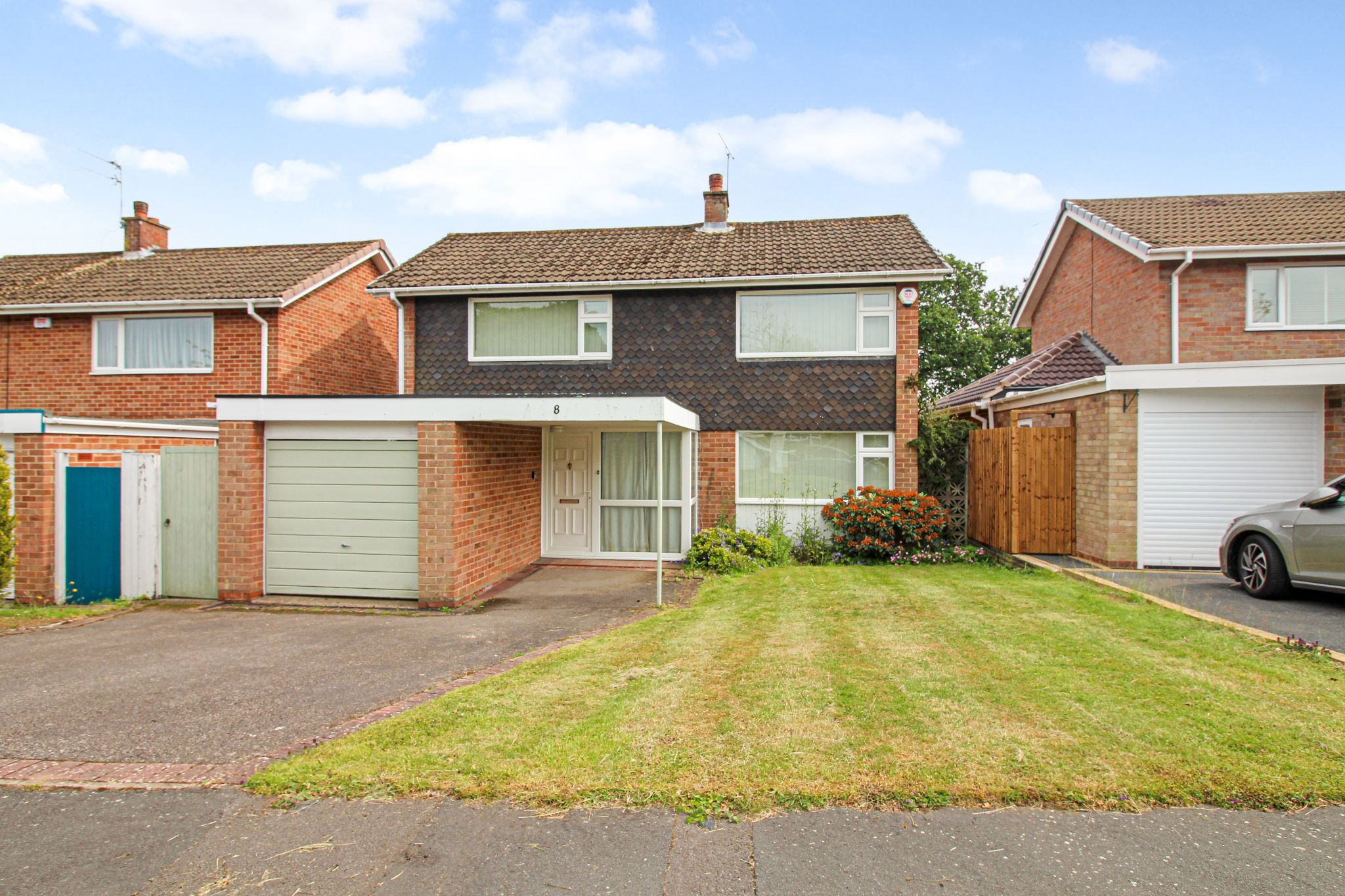 3 bedroom detached house For Sale in Solihull - Property photograph.