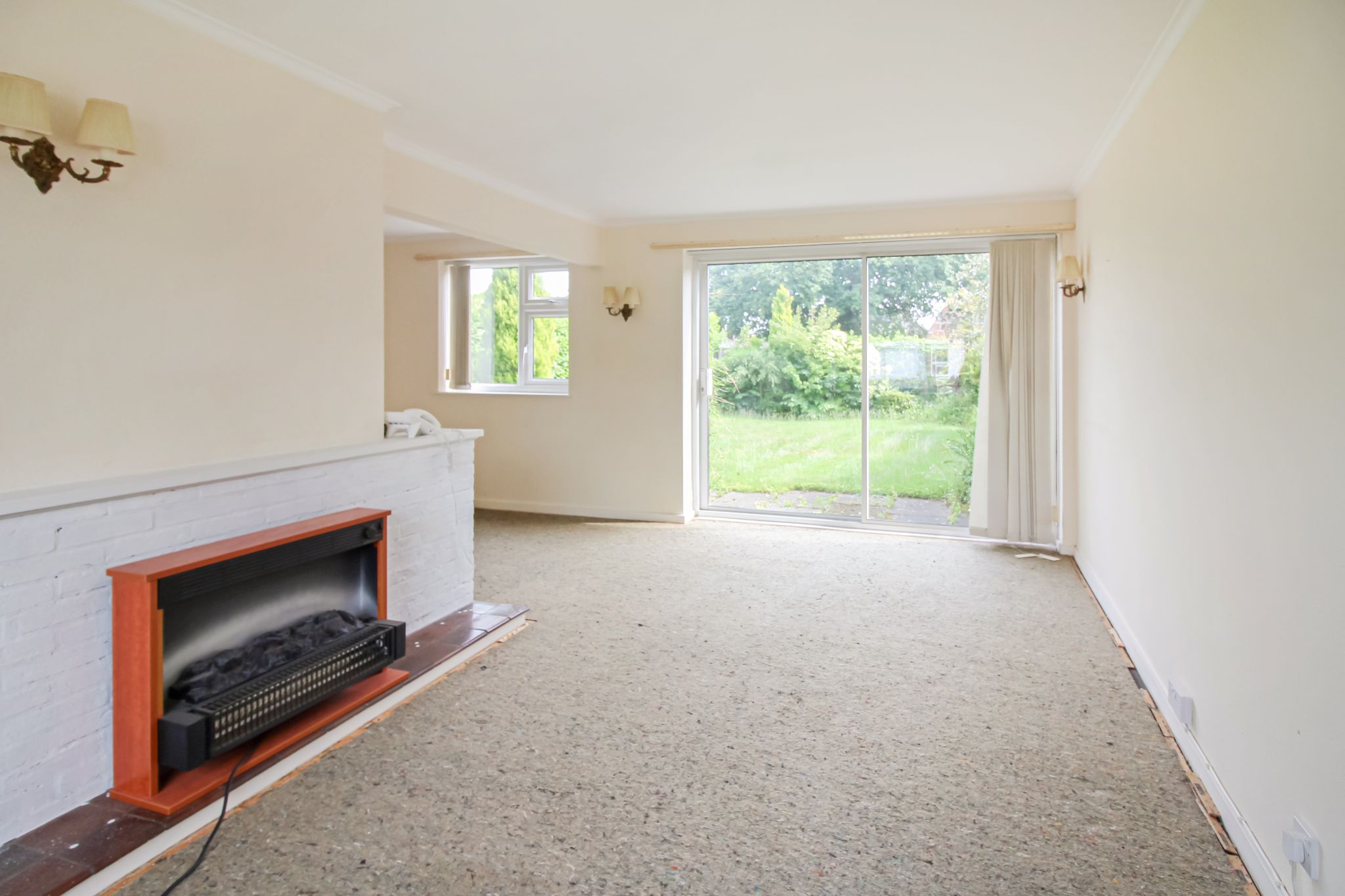 3 bedroom detached house For Sale in Solihull - Photograph 4.