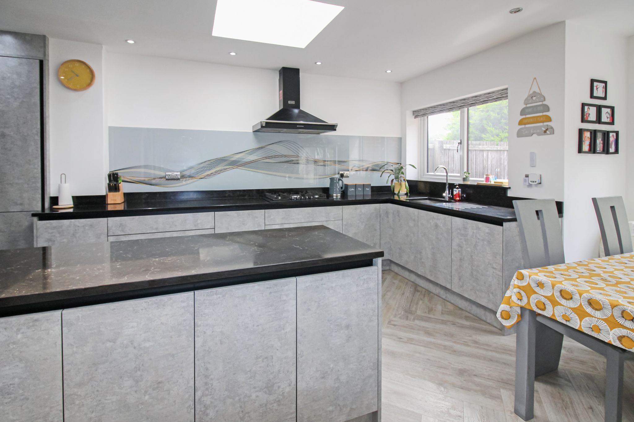 5 bedroom semi-detached house To Let in Solihull - Photograph 4.