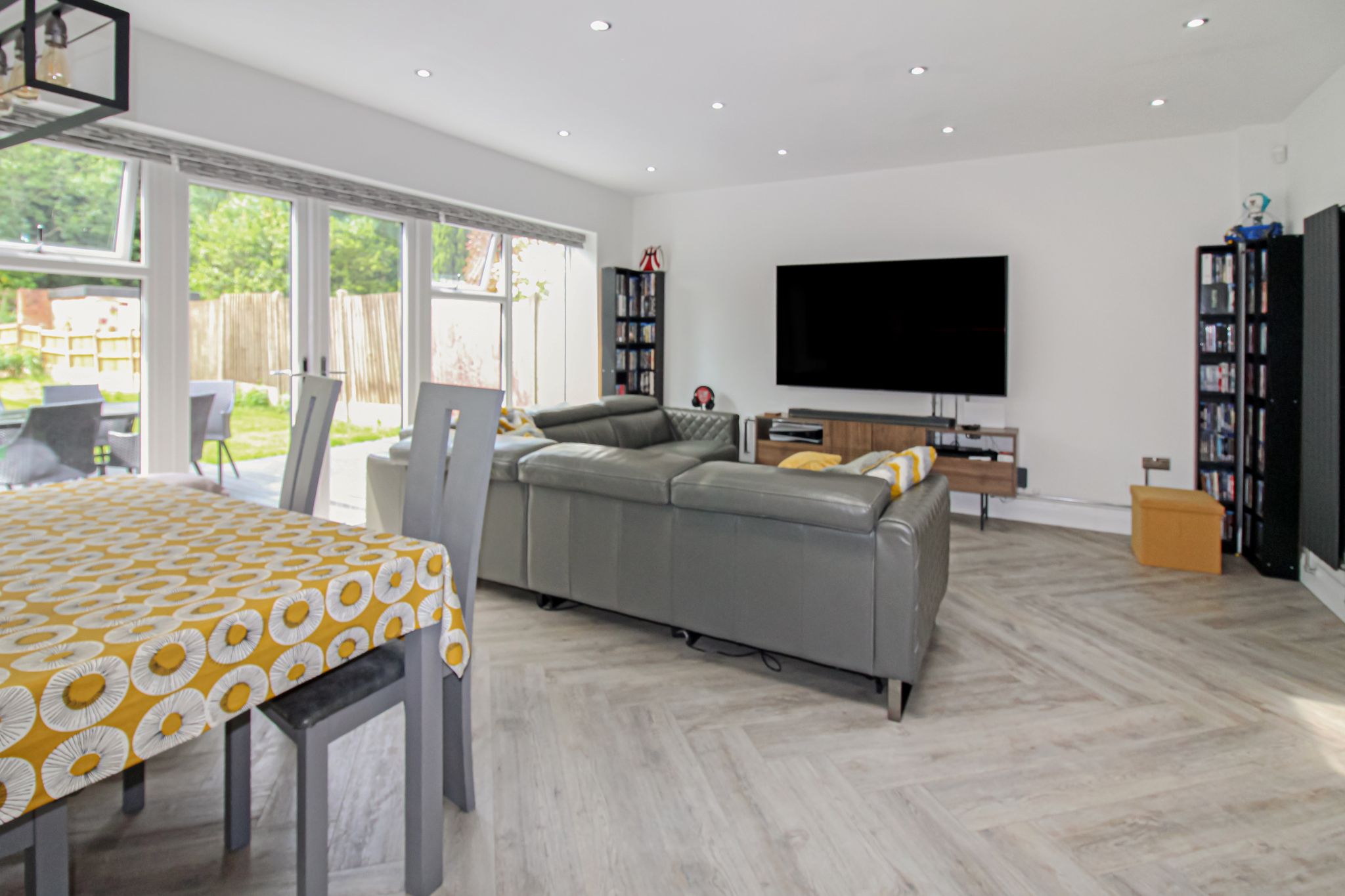 5 bedroom semi-detached house To Let in Solihull - Property photograph.