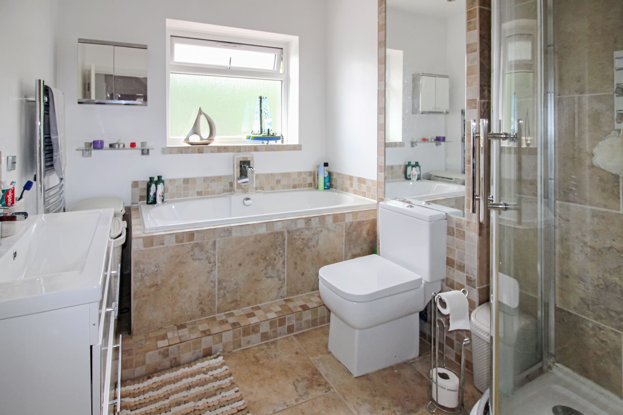5 bedroom semi-detached house To Let in Solihull - Photograph 10.