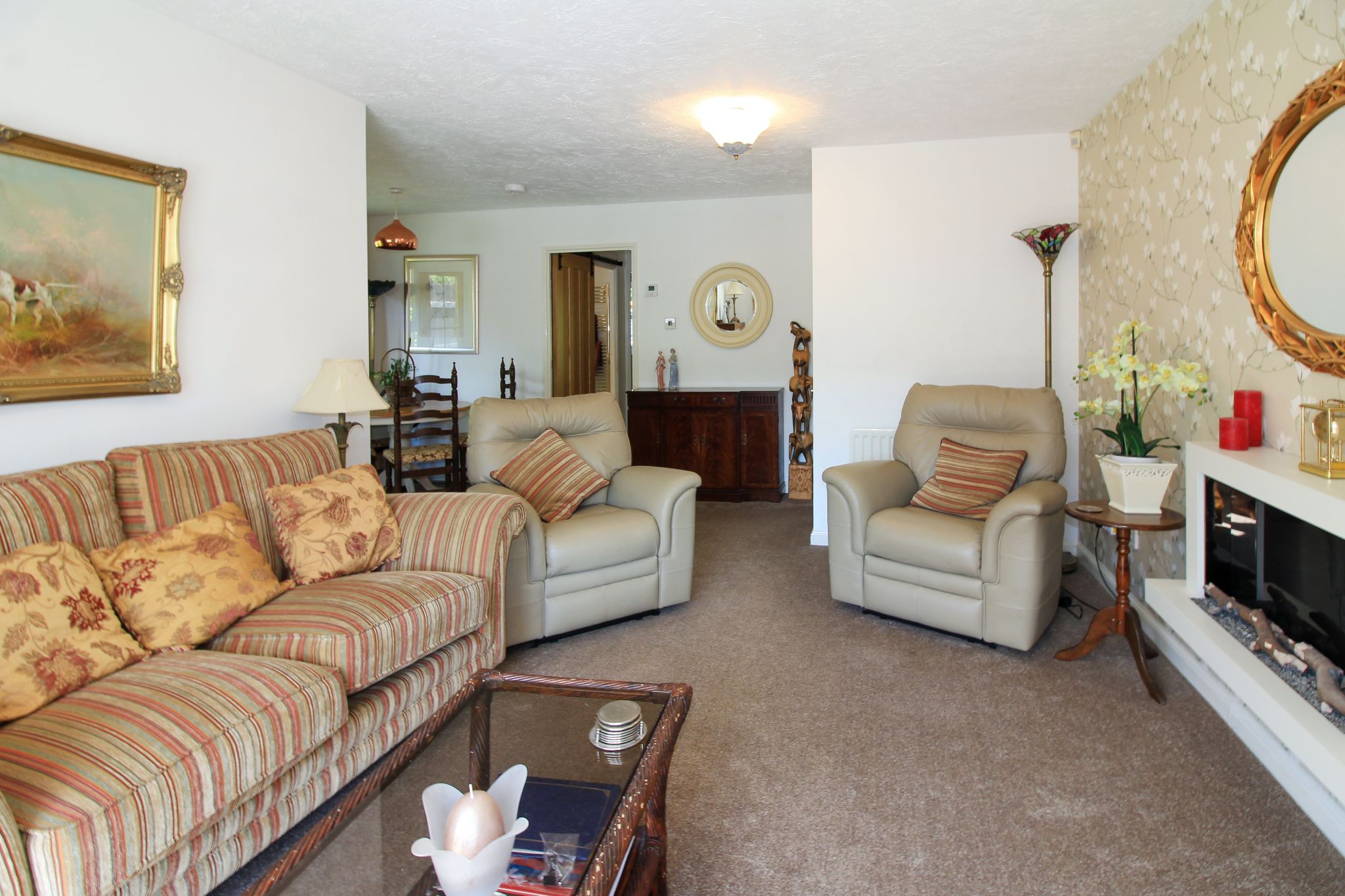2 bedroom detached bungalow For Sale in Solihull - Property photograph.