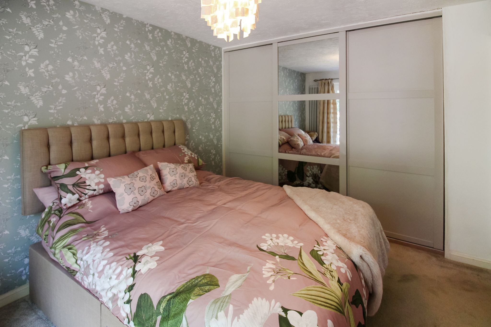 2 bedroom detached bungalow For Sale in Solihull - Photograph 7.