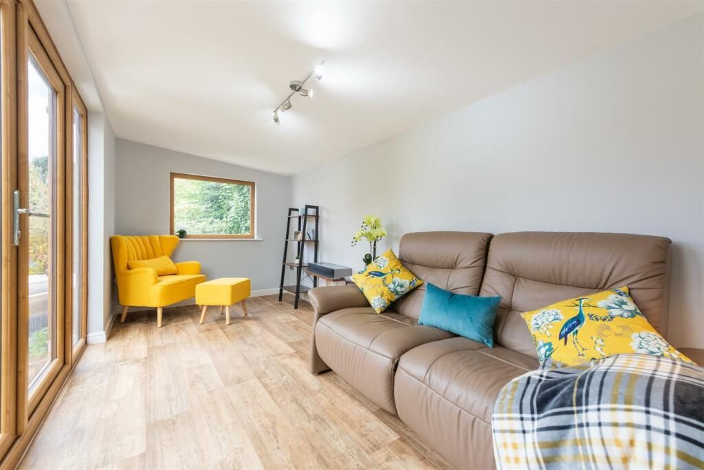 5 bedroom semi-detached house For Sale in Solihull - Photograph 17.