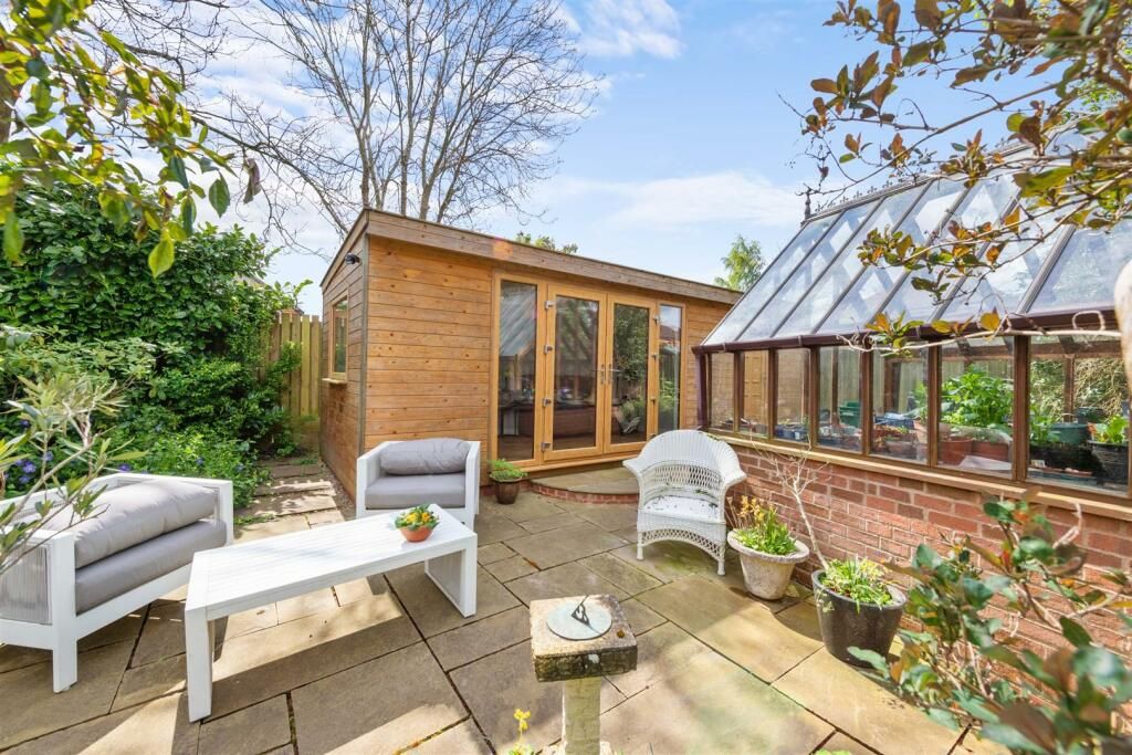 5 bedroom semi-detached house For Sale in Solihull - Photograph 16.