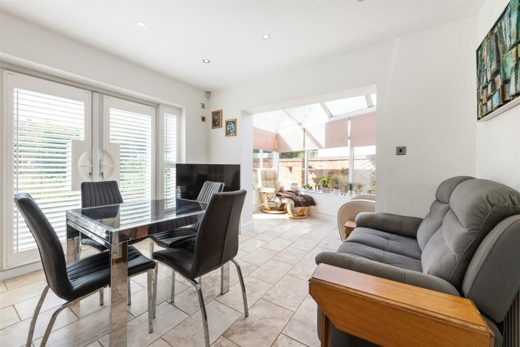 5 bedroom semi-detached house For Sale in Solihull - Photograph 4.