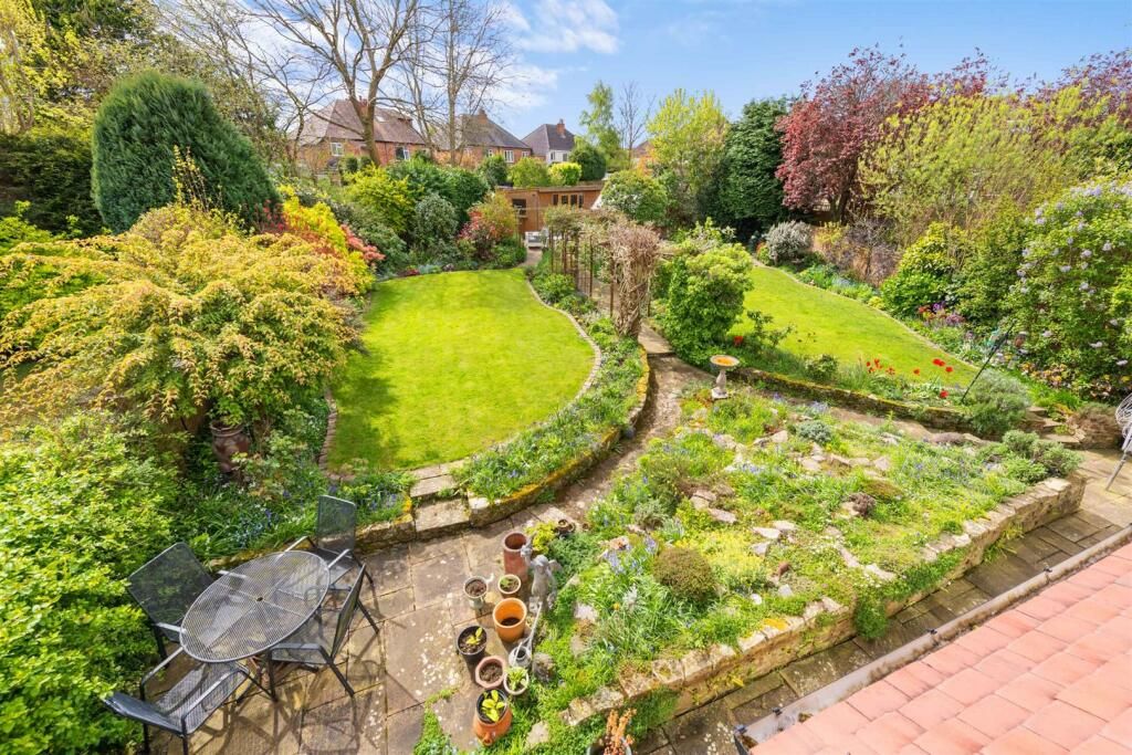 5 bedroom semi-detached house For Sale in Solihull - Property photograph.