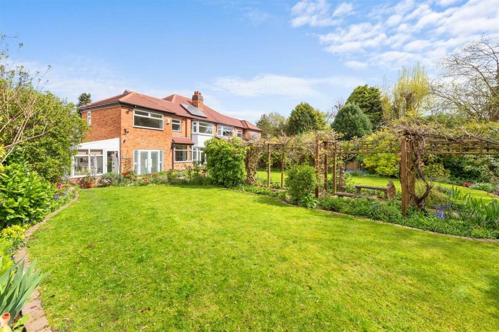 5 bedroom semi-detached house For Sale in Solihull - Photograph 15.