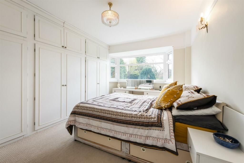 5 bedroom semi-detached house For Sale in Solihull - Photograph 11.