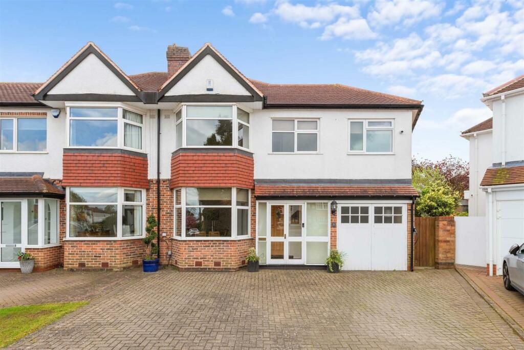 5 bedroom semi-detached house For Sale in Solihull - Property photograph.