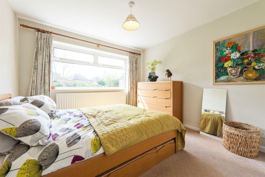 5 bedroom semi-detached house For Sale in Solihull - Photograph 9.