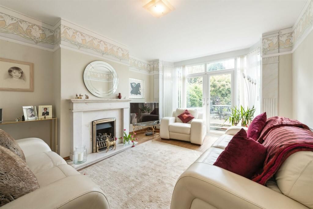 5 bedroom semi-detached house For Sale in Solihull - Photograph 7.
