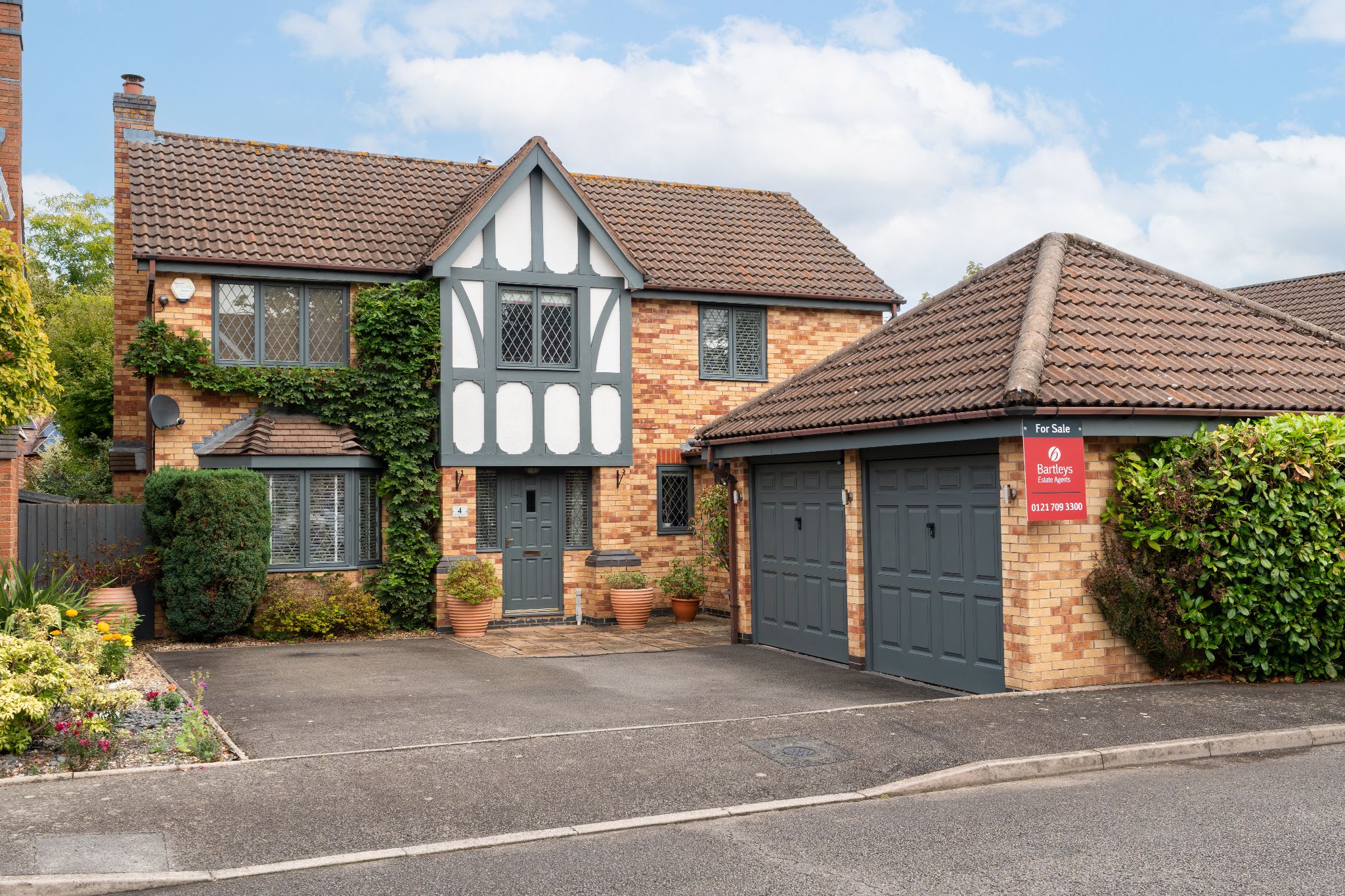 4 bedroom detached house For Sale in Solihull - Photograph 1.