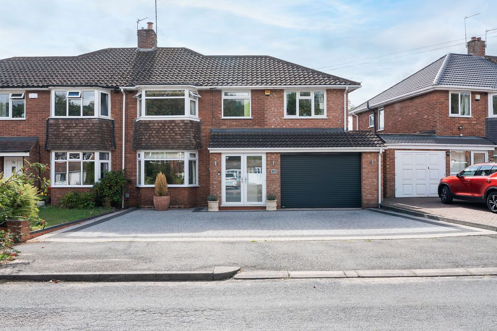4 bedroom semi-detached house For Sale in Solihull - Photograph 1.