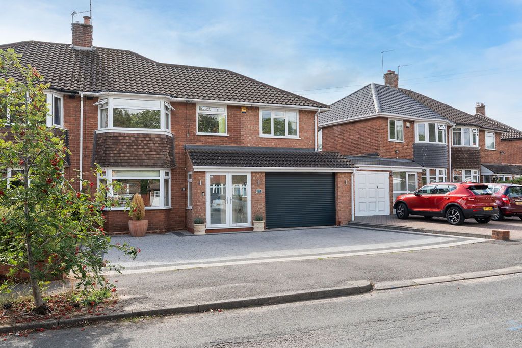 4 bedroom semi-detached house For Sale in Solihull - Photograph 21.