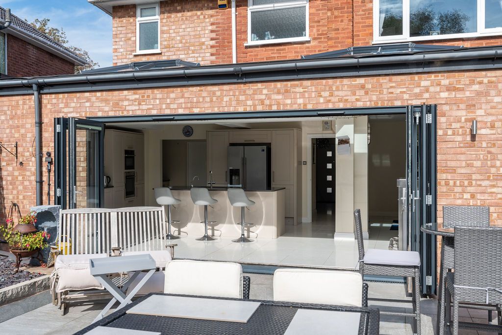 4 bedroom semi-detached house For Sale in Solihull - Photograph 20.