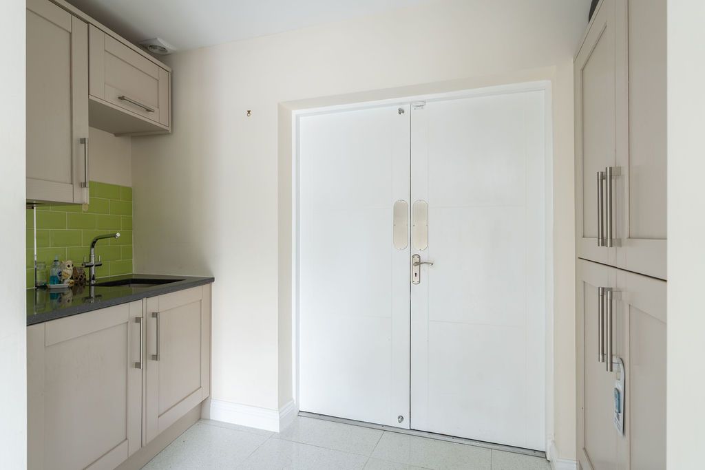 4 bedroom semi-detached house For Sale in Solihull - Photograph 6.