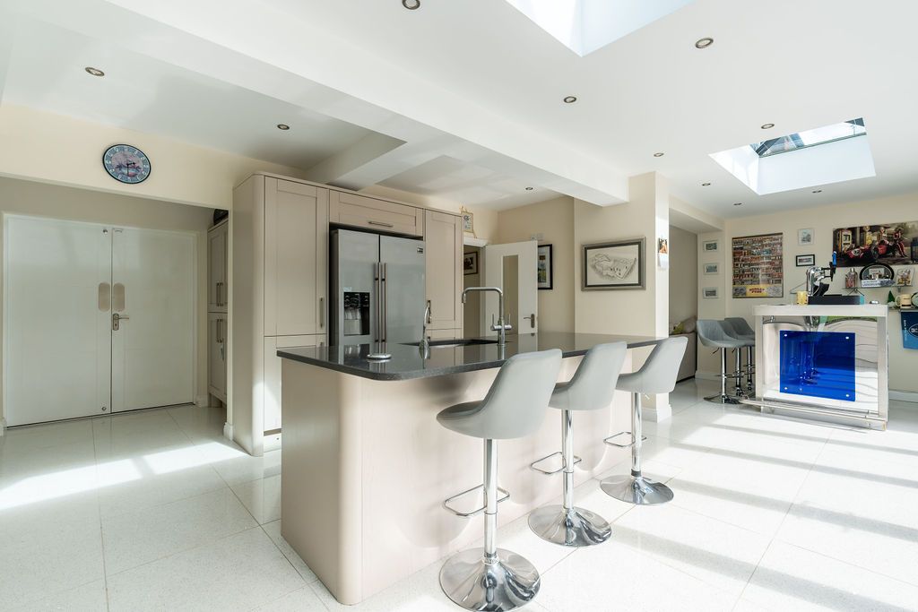 4 bedroom semi-detached house For Sale in Solihull - Photograph 5.