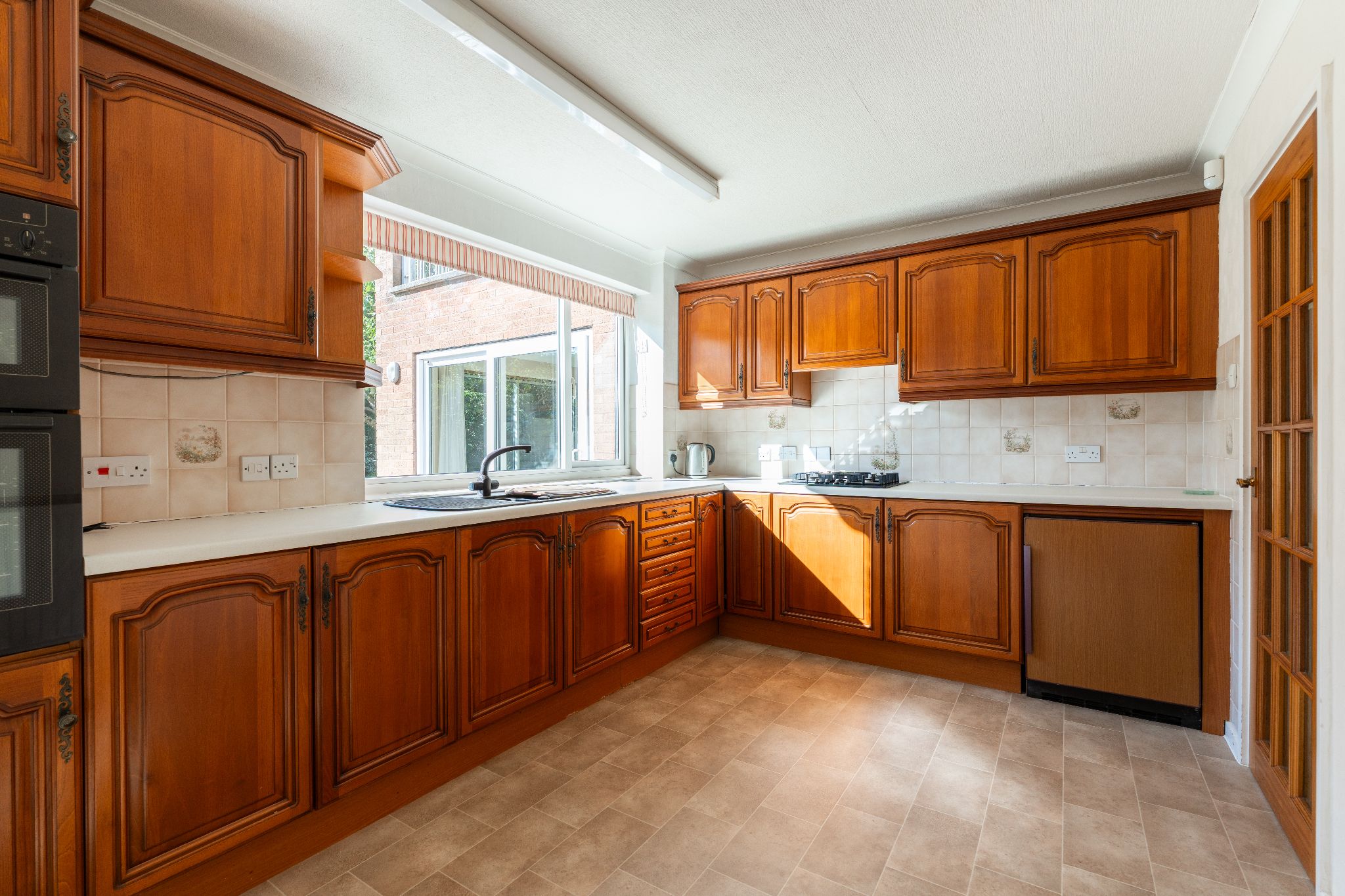 4 bedroom detached house For Sale in Solihull - Photograph 5.