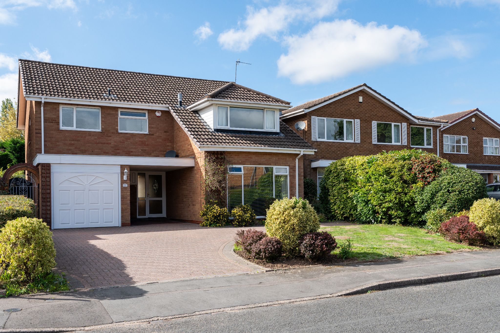 4 bedroom detached house For Sale in Solihull - Property photograph.