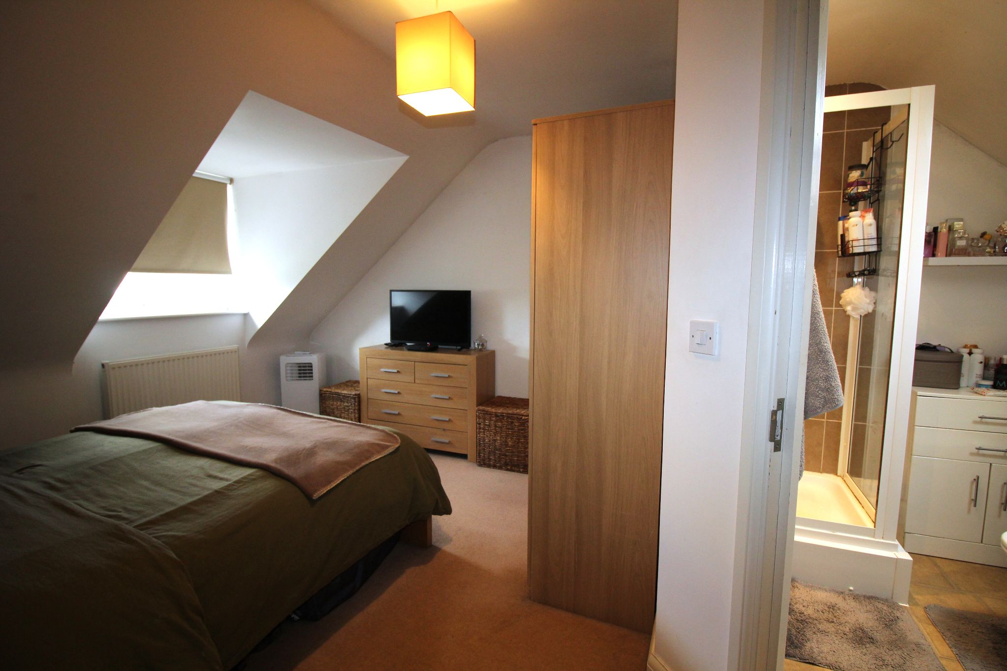 4 bedroom town house To Let in Solihull - Photograph 6.