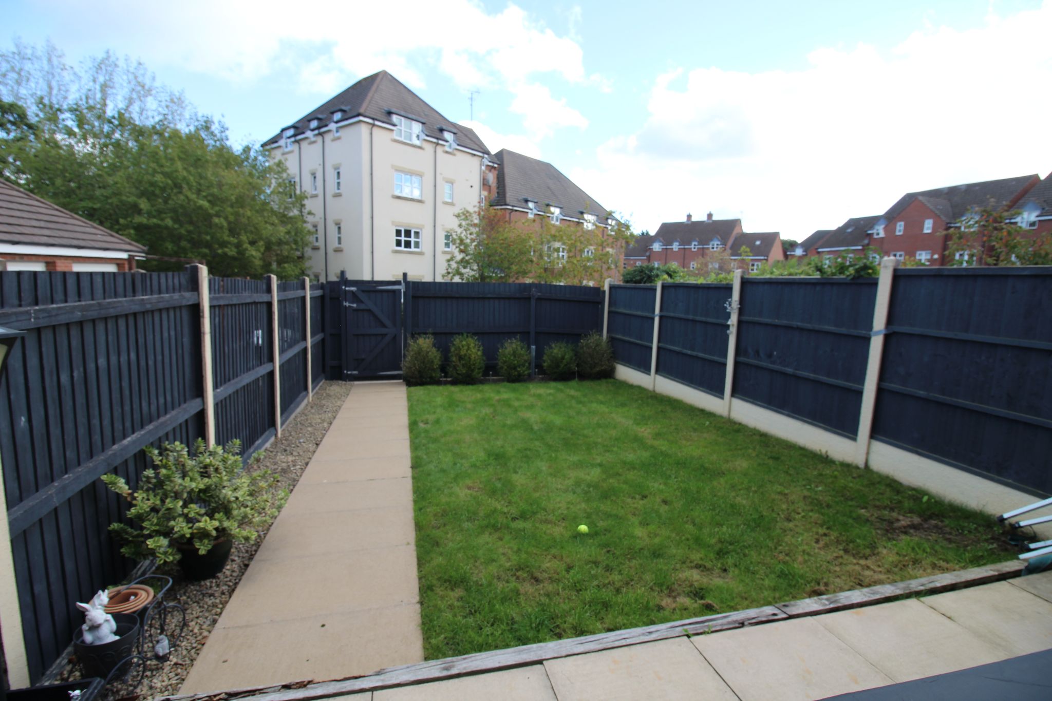 4 bedroom town house To Let in Solihull - Photograph 10.
