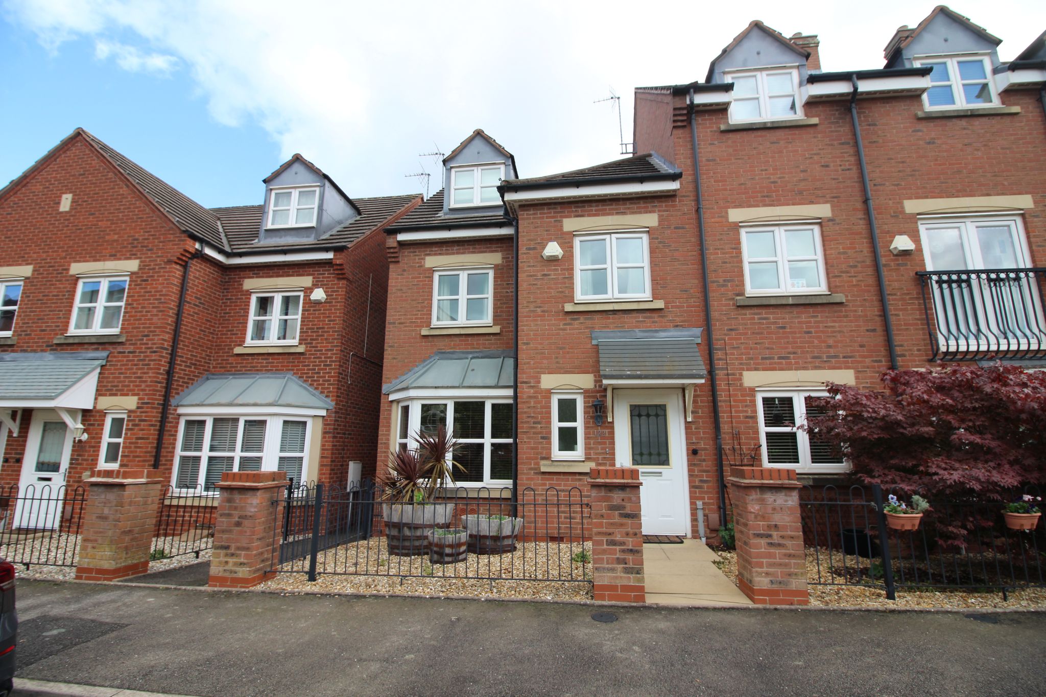 4 bedroom town house To Let in Solihull - Property photograph.