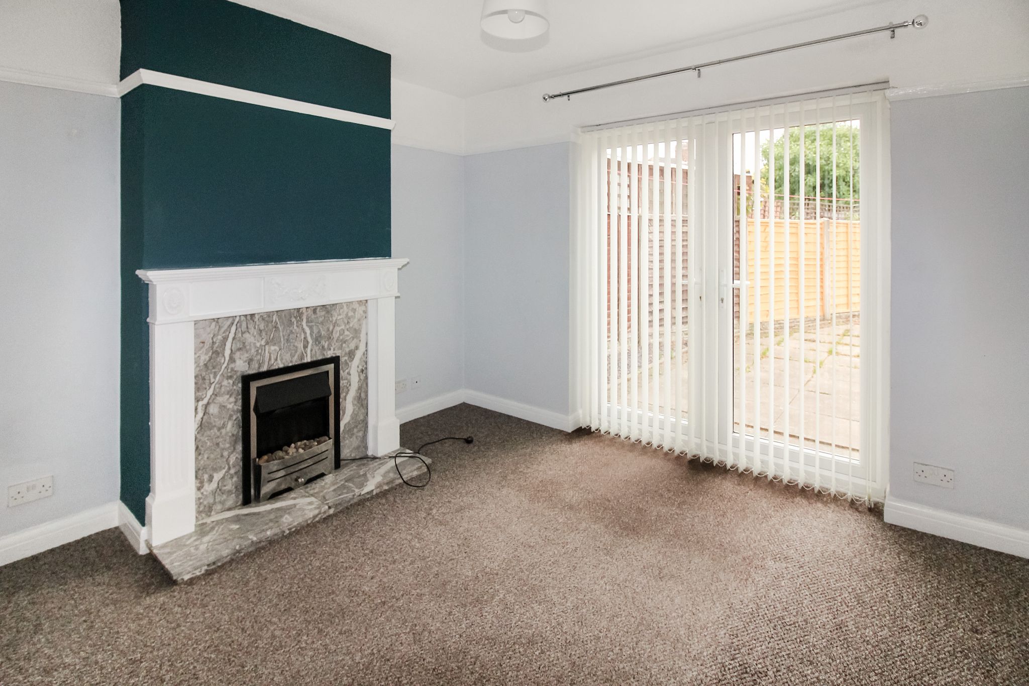 3 bedroom semi-detached house For Sale in Solihull - Property photograph.