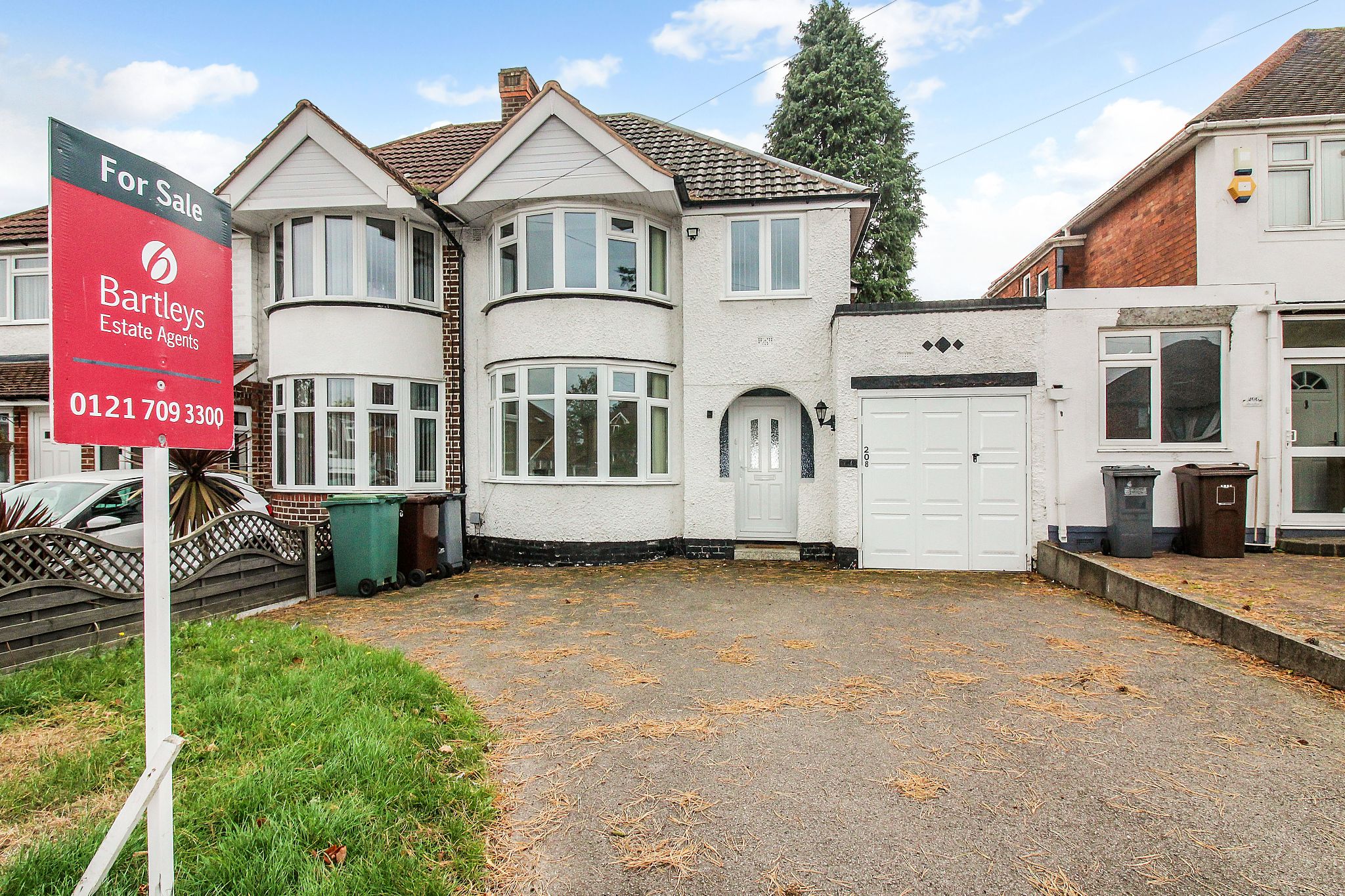 3 bedroom semi-detached house For Sale in Solihull - Property photograph.