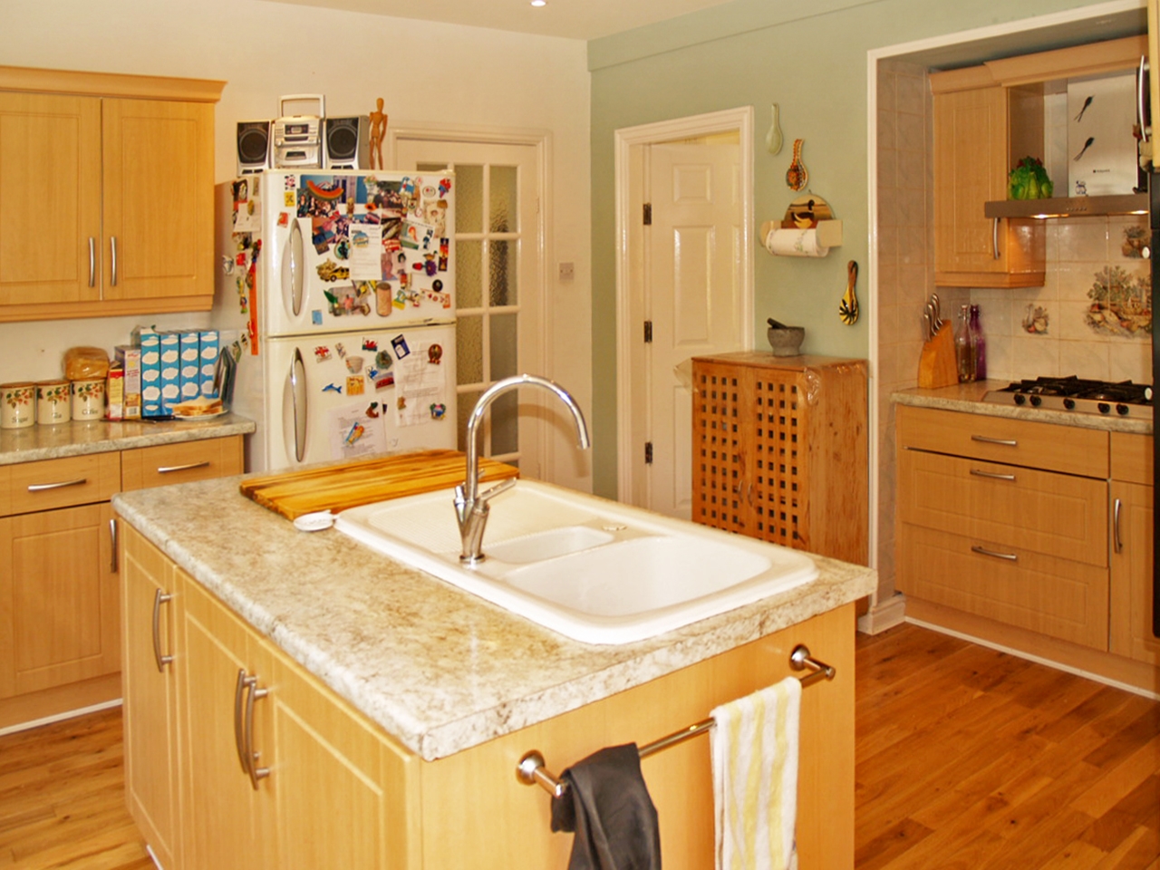 4 bedroom detached house SSTC in Solihull - photograph 5.