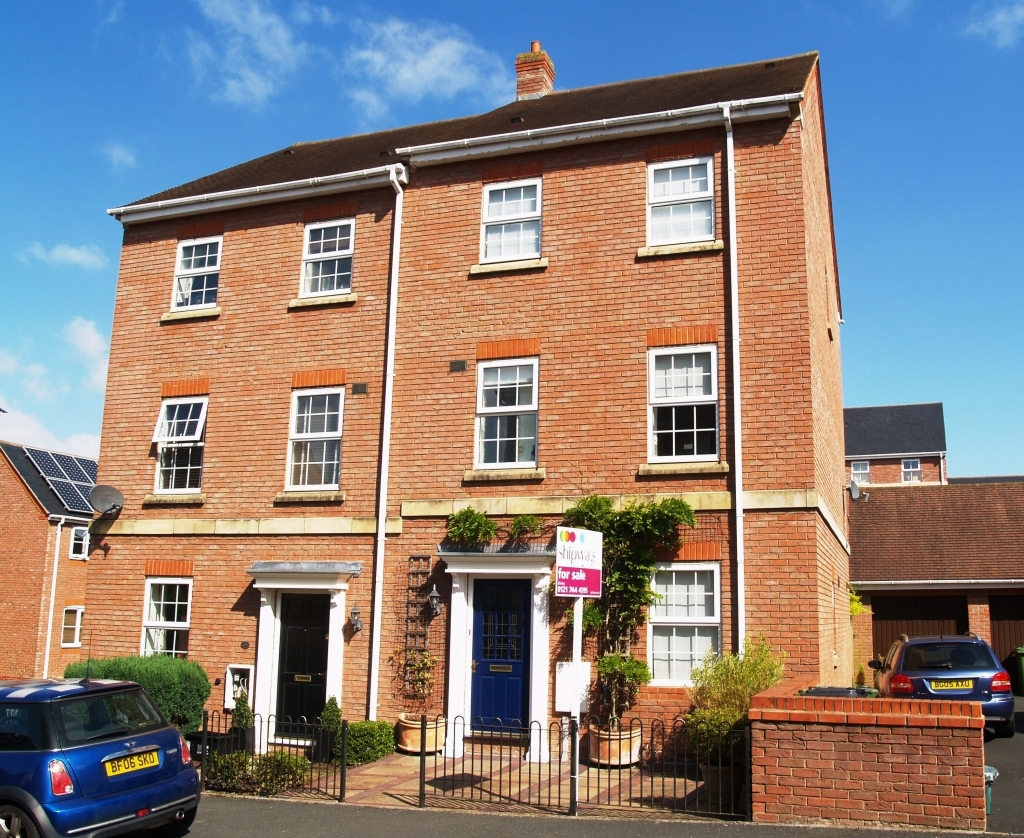 4 bedroom house SSTC in Solihull - Main Image.