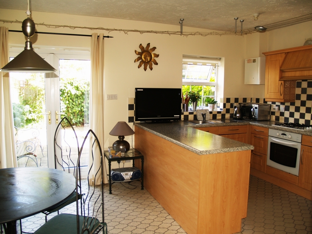 4 bedroom semi detached house SSTC in Solihull - photograph 6.