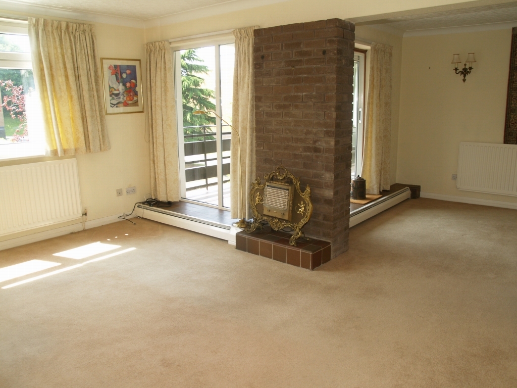 3 bedroom first floor apartment SSTC in Solihull - Photograph 3.
