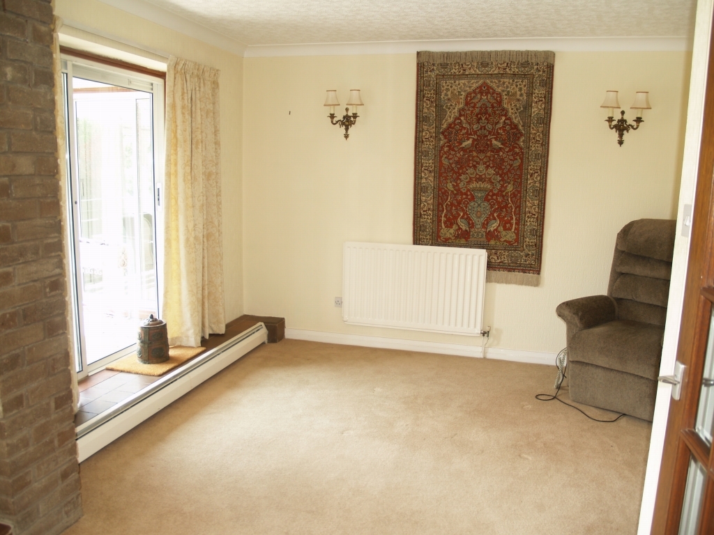 3 bedroom first floor apartment SSTC in Solihull - Photograph 5.