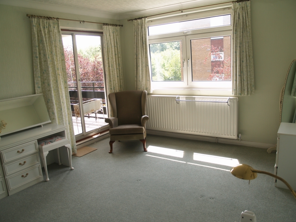 3 bedroom first floor apartment SSTC in Solihull - Photograph 7.