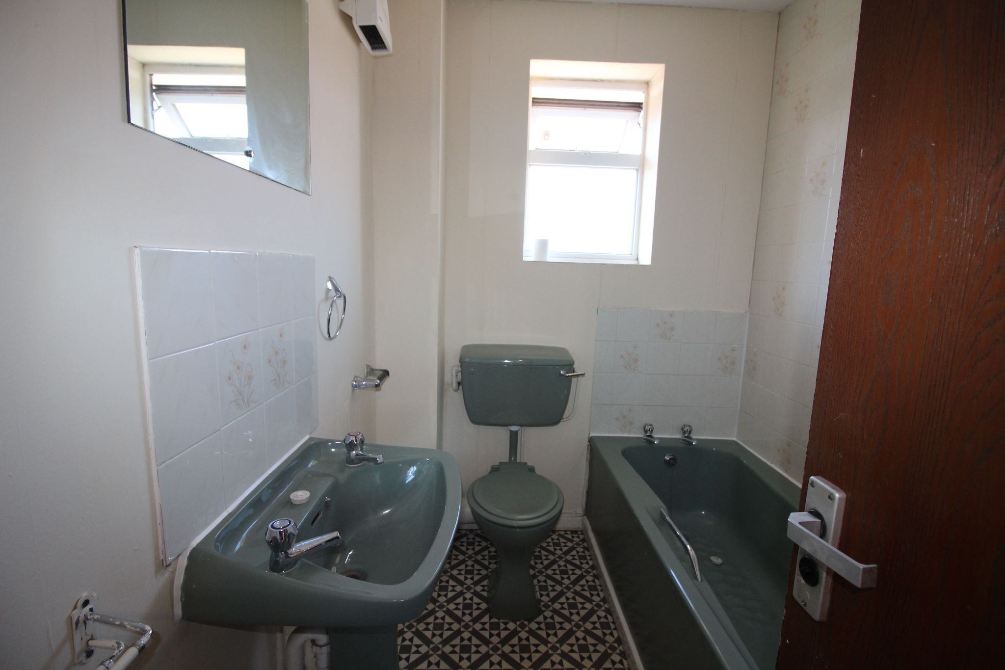 2 bedroom mid terraced house To Let in Birmingham - Photograph 10.