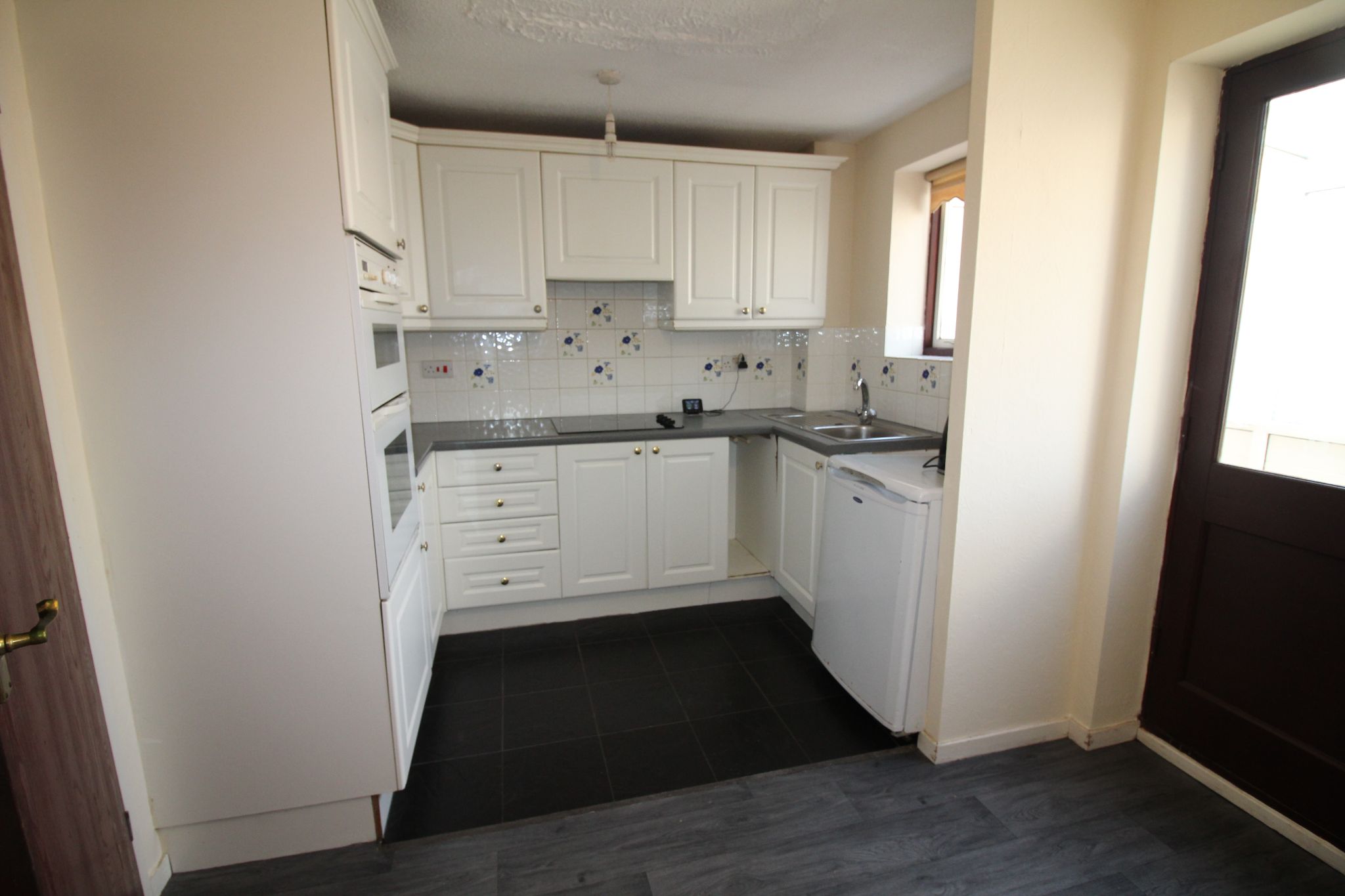 2 bedroom mid terraced house To Let in Birmingham - Photograph 4.