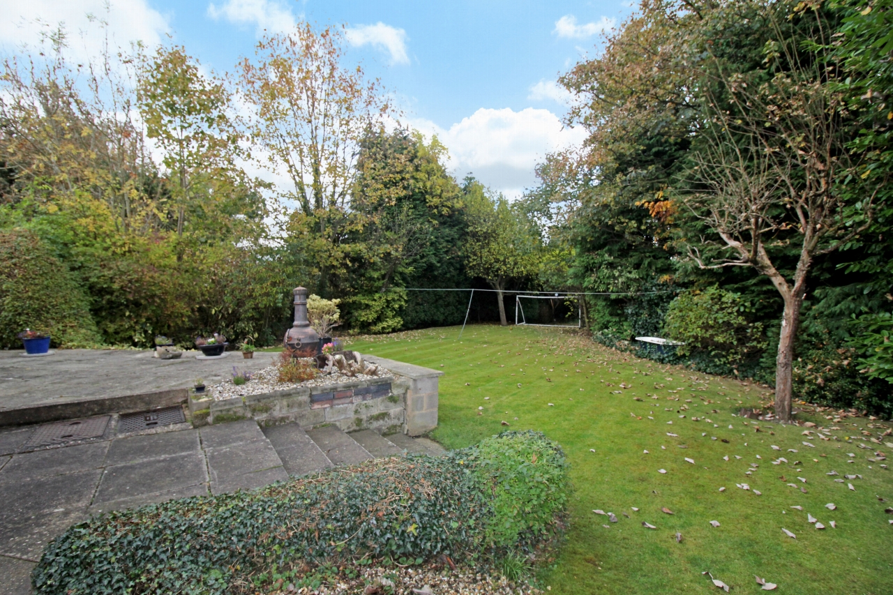 3 bedroom house SSTC in Solihull - photograph 3.
