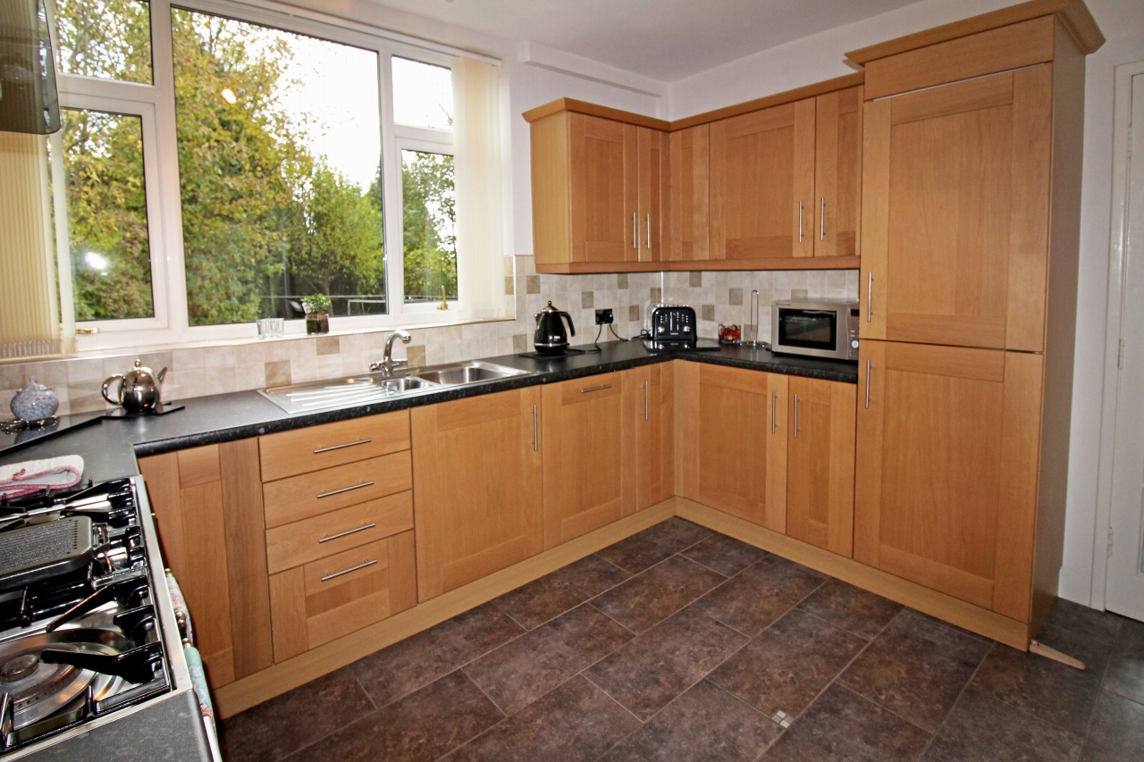 3 bedroom house SSTC in Solihull - photograph 7.