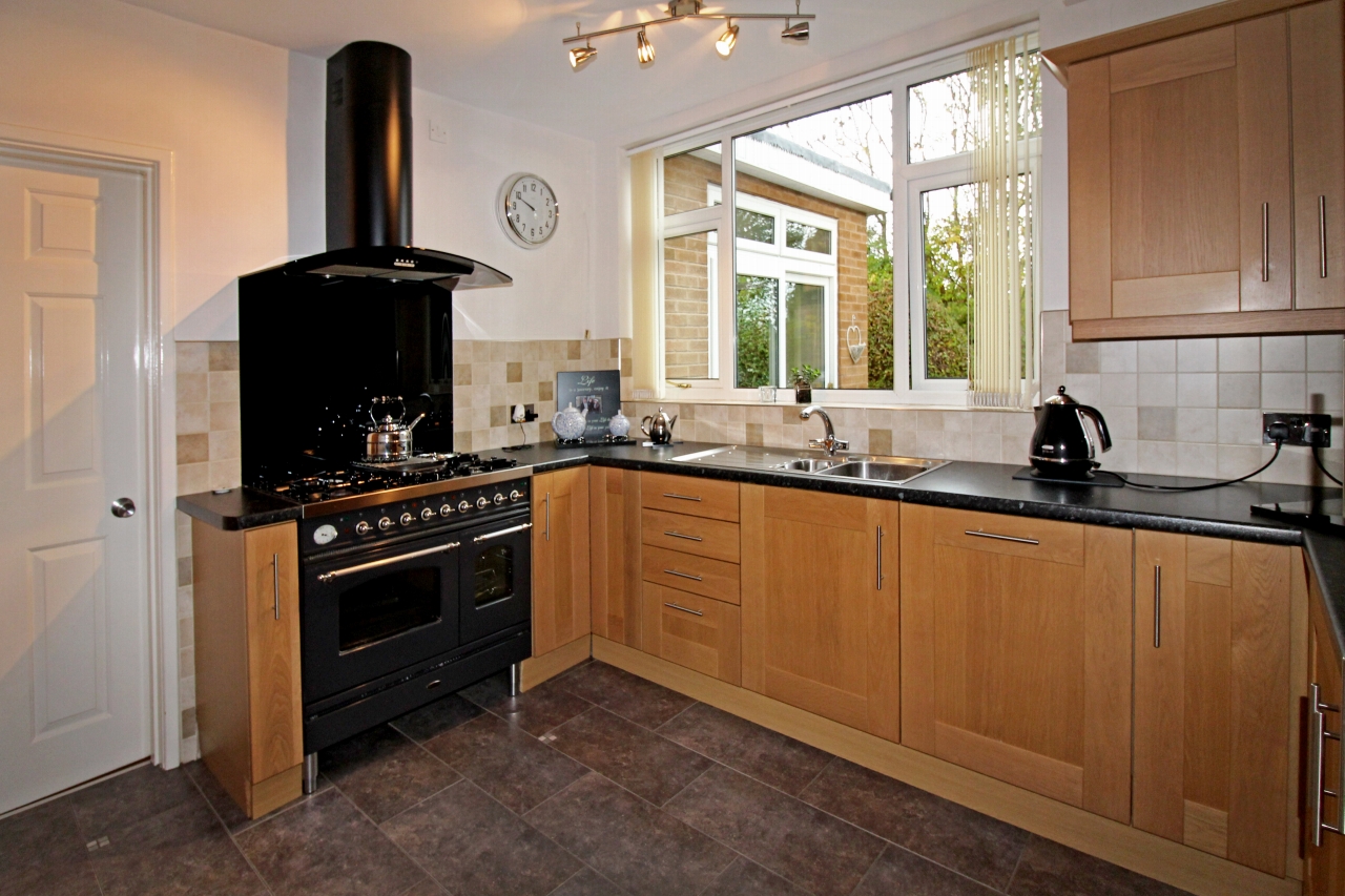 3 bedroom house SSTC in Solihull - photograph 8.