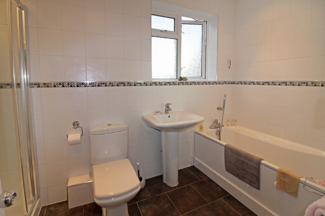 3 bedroom house SSTC in Solihull - photograph 13.