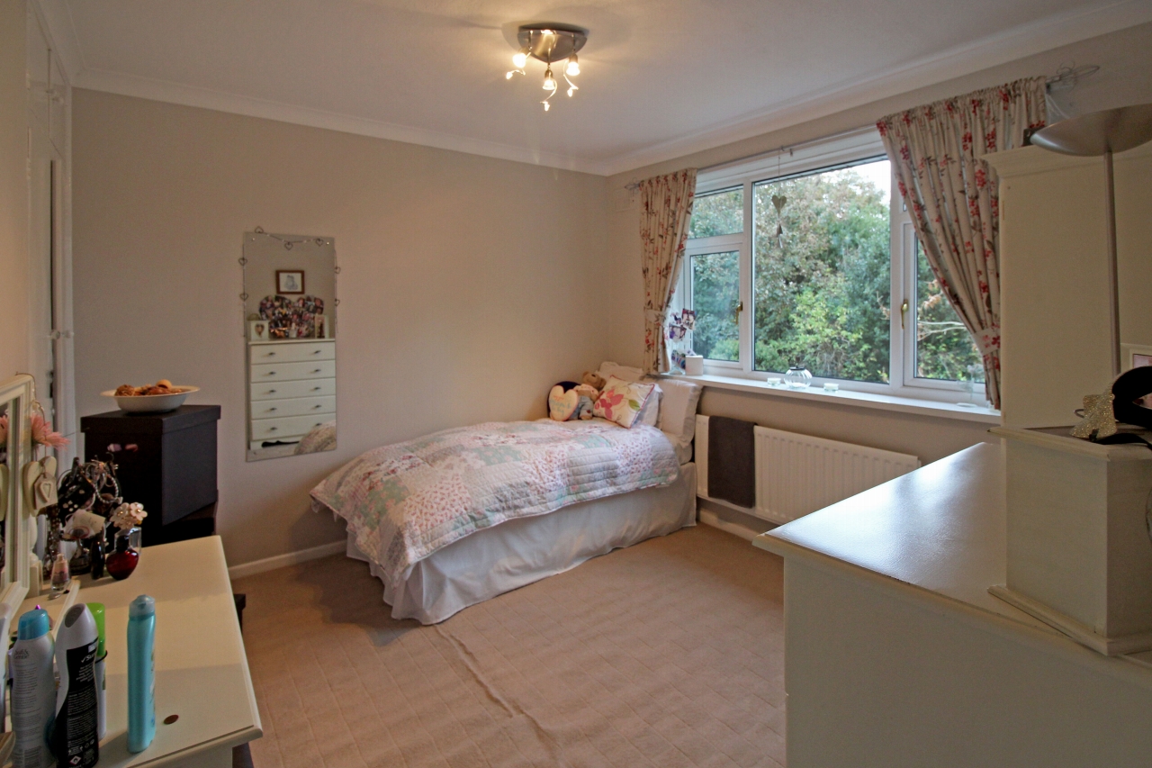 3 bedroom house SSTC in Solihull - photograph 14.