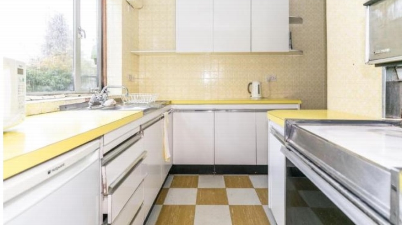 5 bedroom barn conversion house SSTC in Birmingham - Photograph 5.