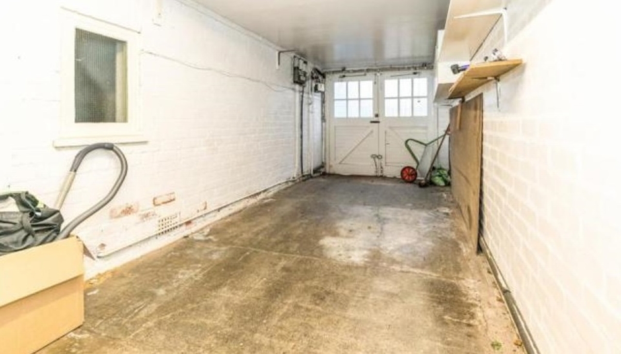 5 bedroom barn conversion house SSTC in Birmingham - Photograph 7.