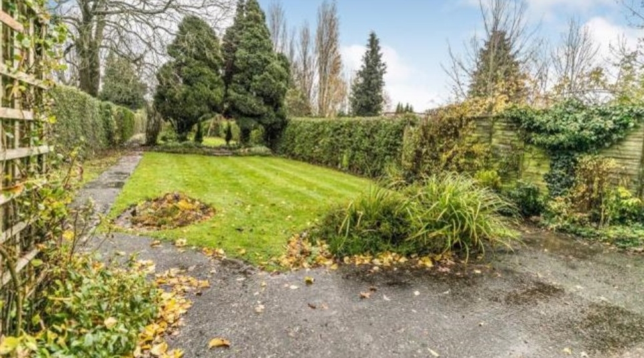 5 bedroom barn conversion house SSTC in Birmingham - Photograph 2.