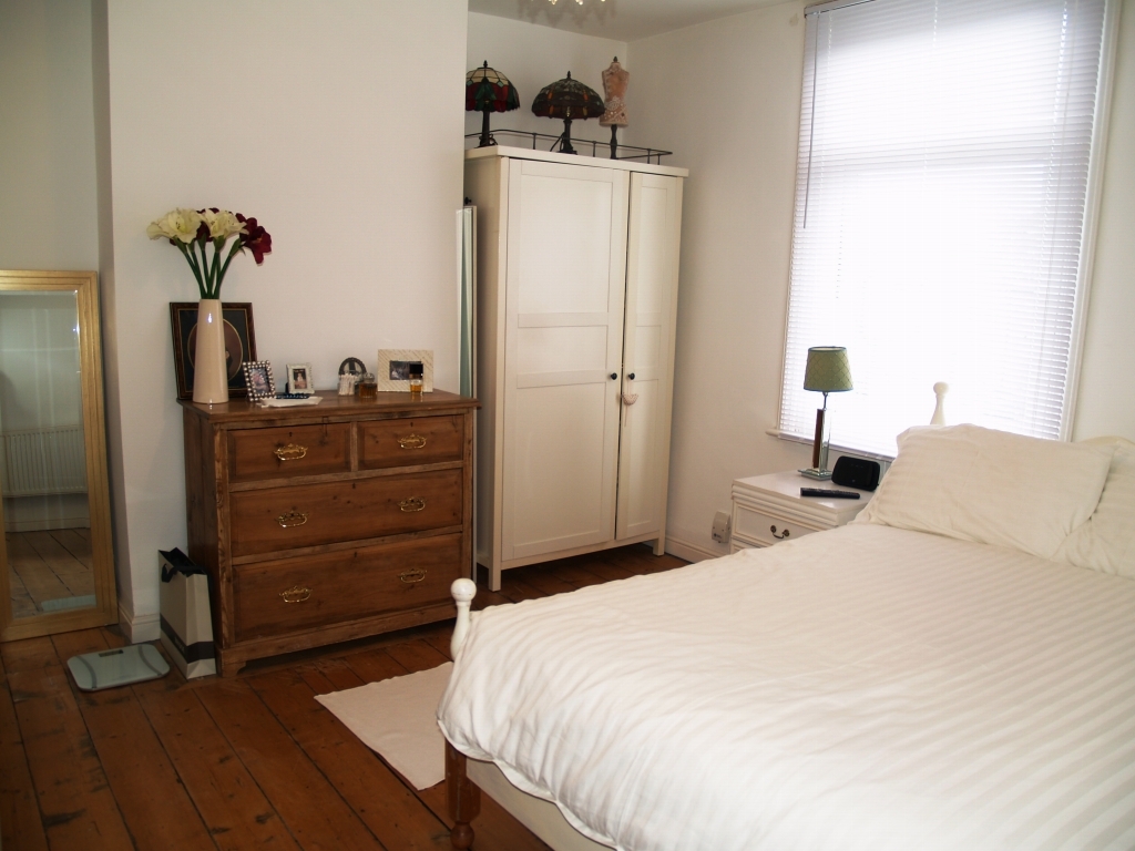 2 bedroom mid terraced house Sold in Birmingham - photograph 6.