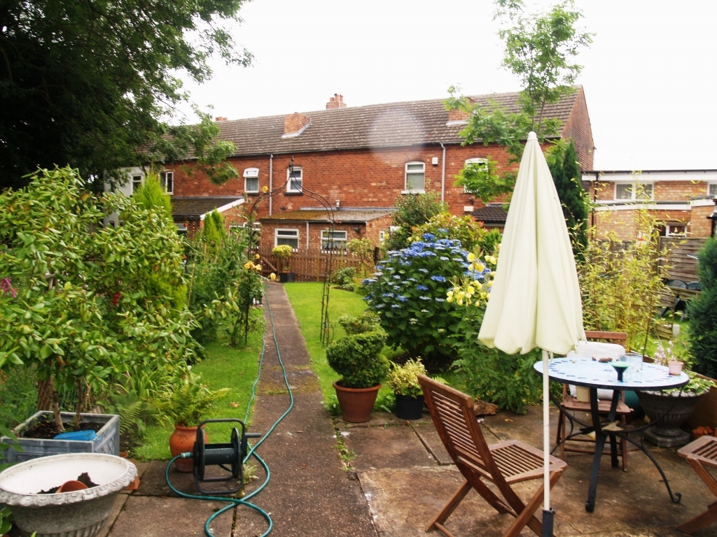 2 bedroom mid terraced house Sold in Birmingham - photograph 9.