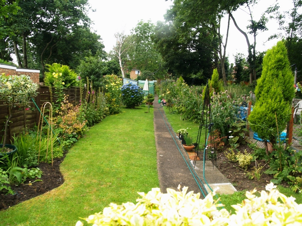 2 bedroom mid terraced house Sold in Birmingham - photograph 10.
