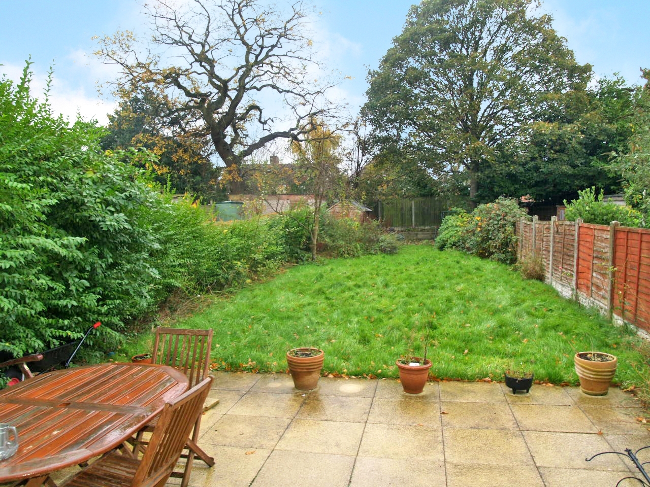3 bedroom semi detached house SSTC in Solihull - photograph 2.