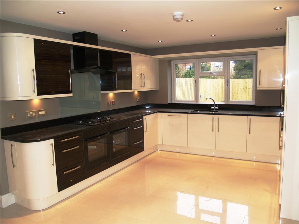 4 bedroom detached house Sold in Birmingham - photograph 3.